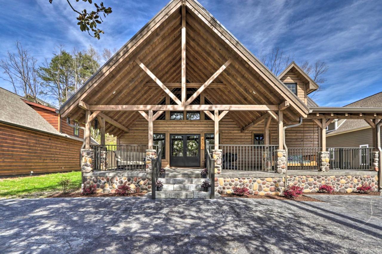 Riverfront Cabin With Hot Tub - 3 Miles To Dollywood Pigeon Forge Eksteriør billede