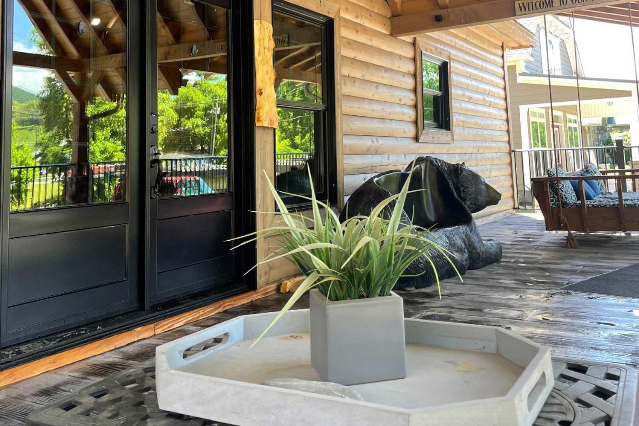 Riverfront Cabin With Hot Tub - 3 Miles To Dollywood Pigeon Forge Eksteriør billede