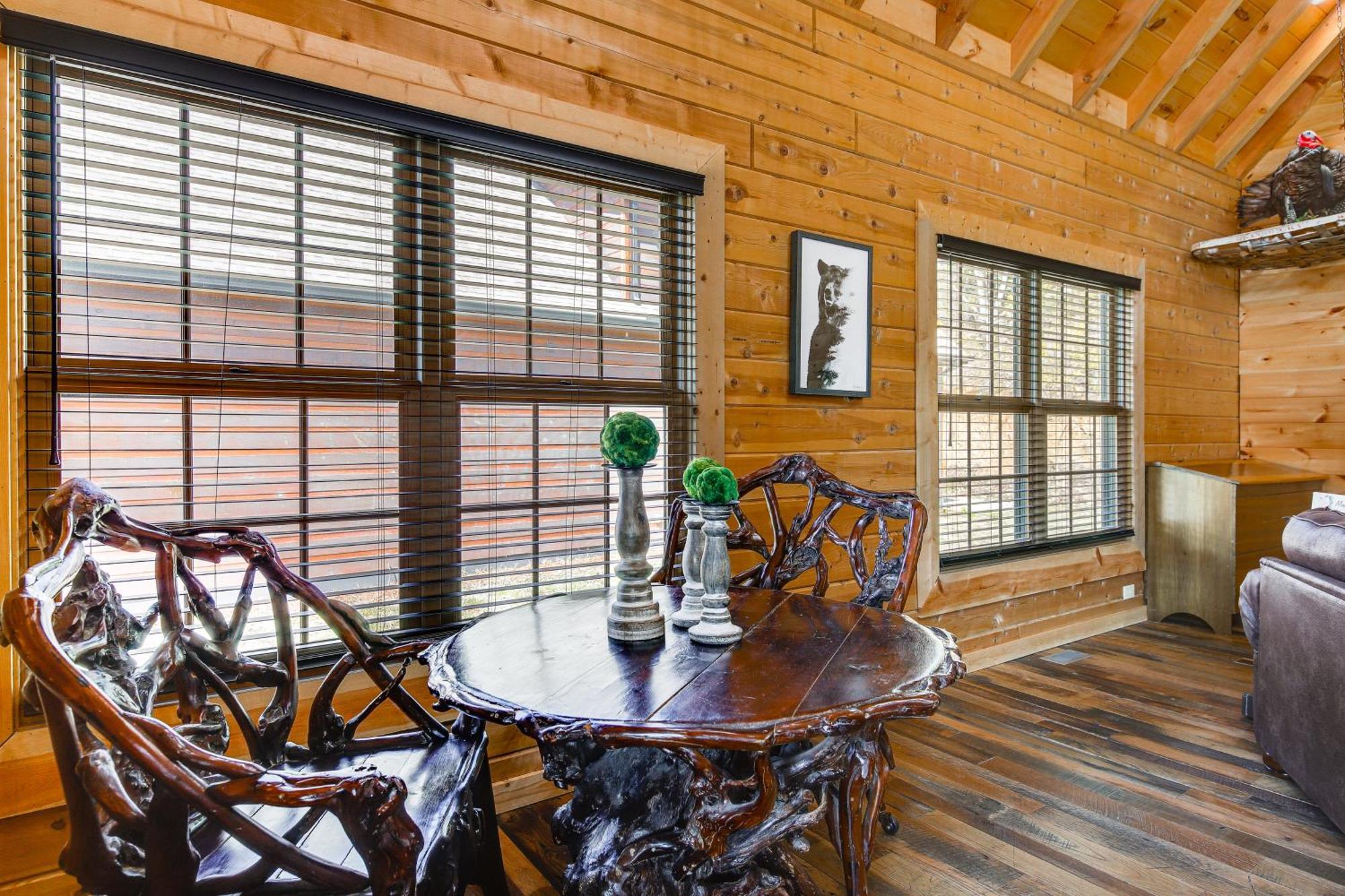 Riverfront Cabin With Hot Tub - 3 Miles To Dollywood Pigeon Forge Eksteriør billede