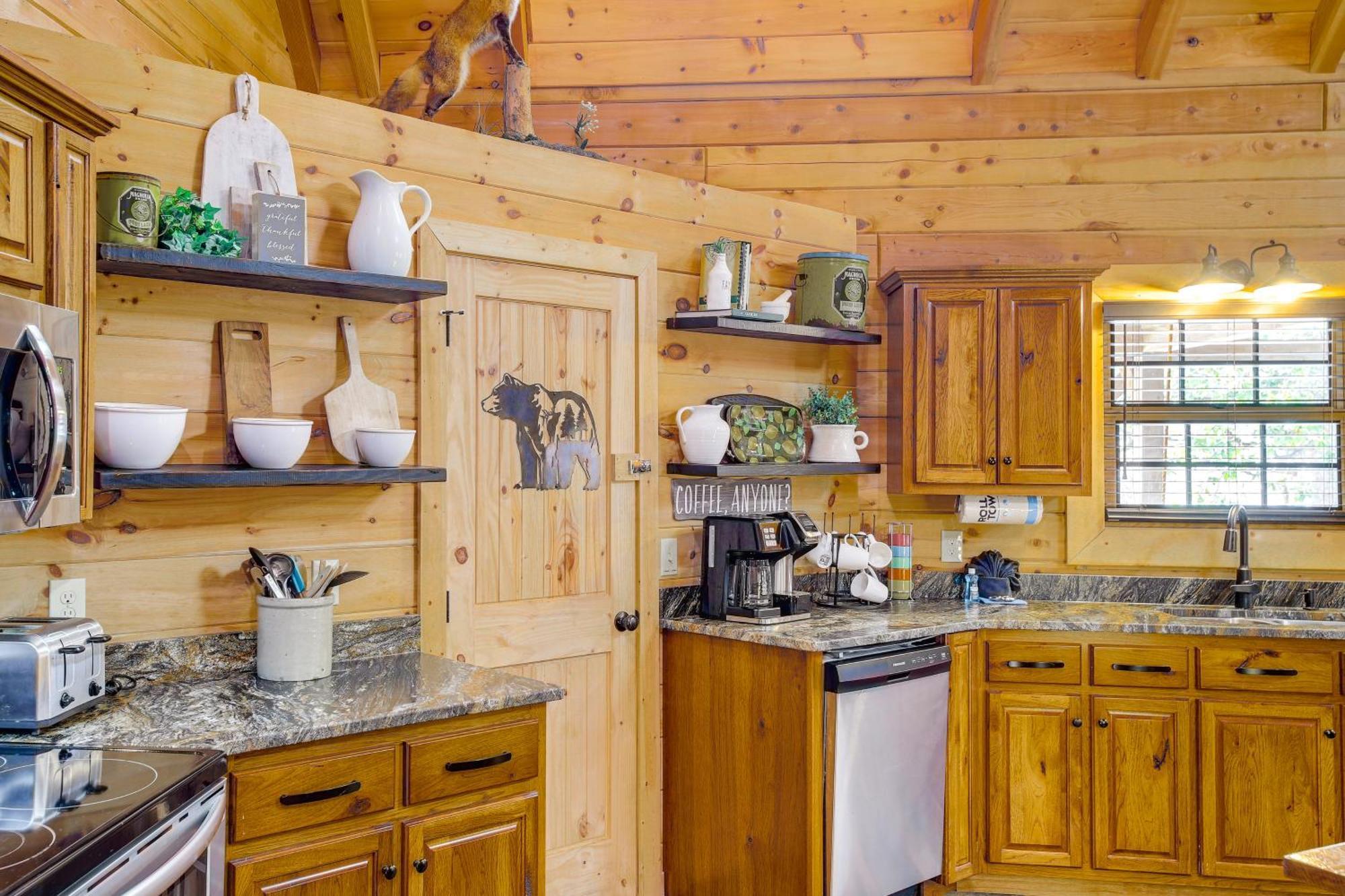 Riverfront Cabin With Hot Tub - 3 Miles To Dollywood Pigeon Forge Eksteriør billede