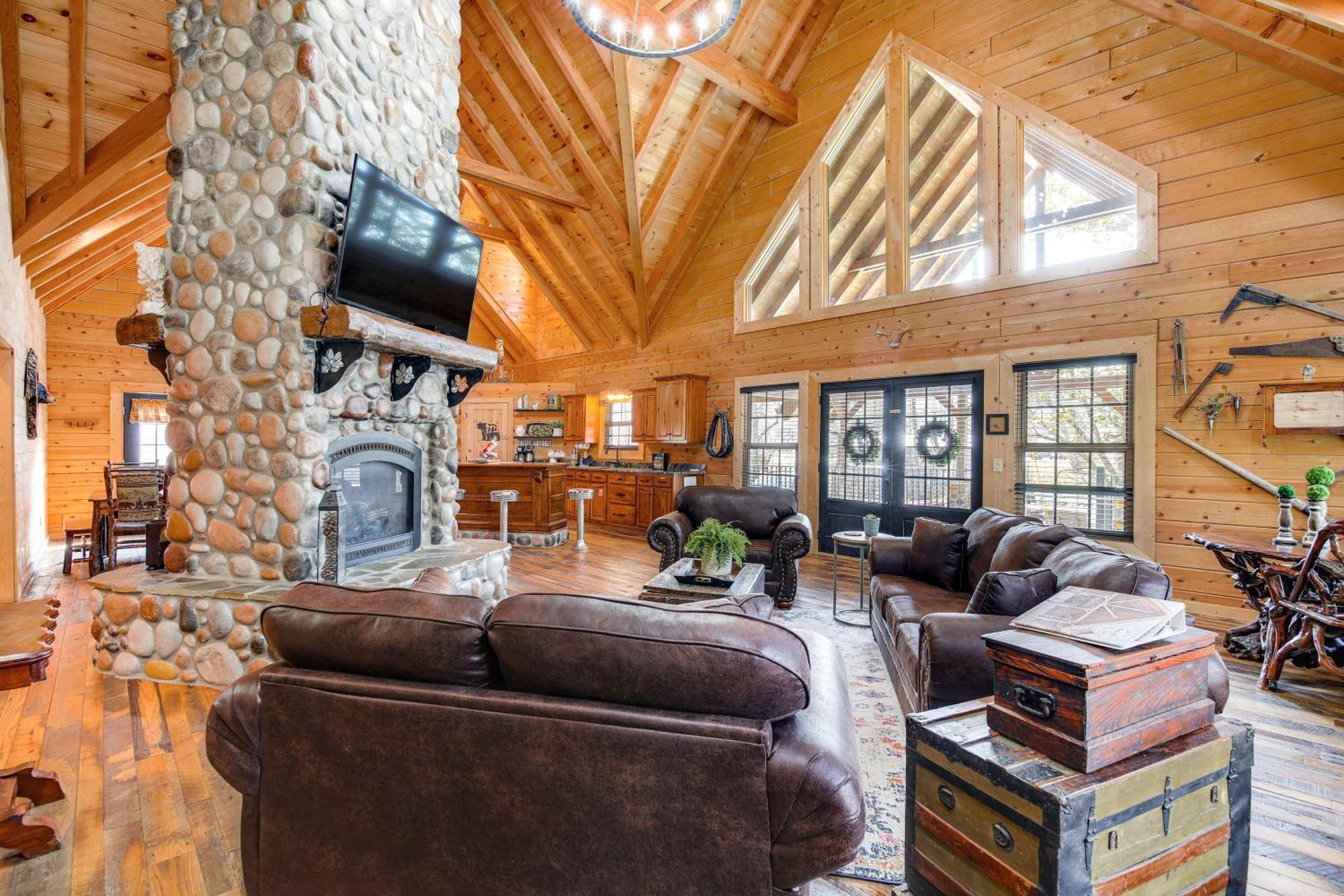 Riverfront Cabin With Hot Tub - 3 Miles To Dollywood Pigeon Forge Eksteriør billede