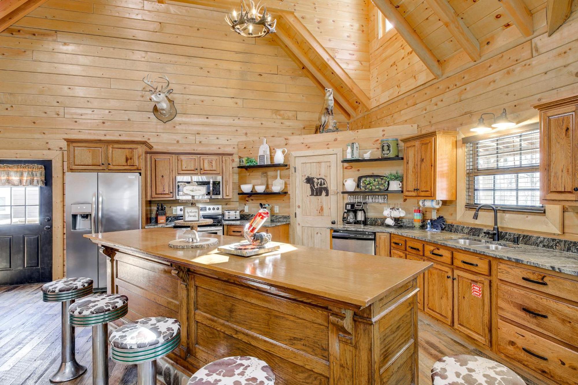 Riverfront Cabin With Hot Tub - 3 Miles To Dollywood Pigeon Forge Eksteriør billede