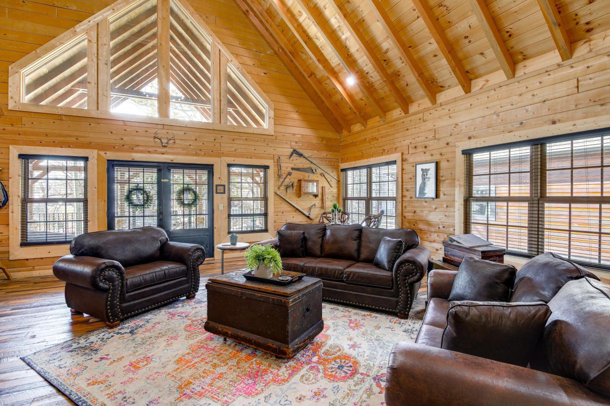 Riverfront Cabin With Hot Tub - 3 Miles To Dollywood Pigeon Forge Eksteriør billede