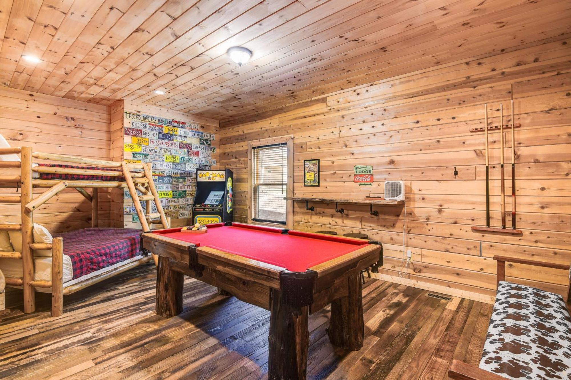 Riverfront Cabin With Hot Tub - 3 Miles To Dollywood Pigeon Forge Eksteriør billede