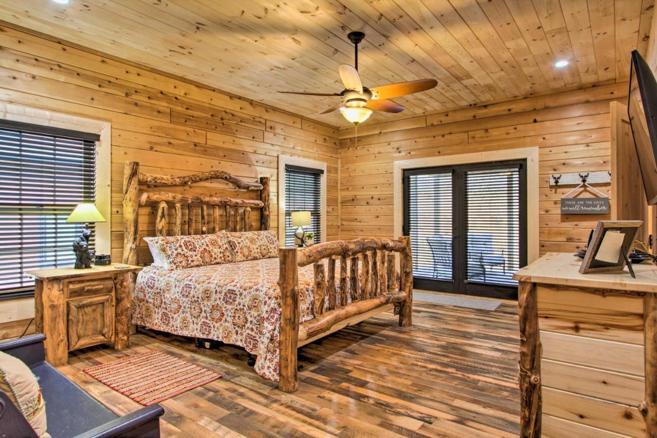 Riverfront Cabin With Hot Tub - 3 Miles To Dollywood Pigeon Forge Eksteriør billede