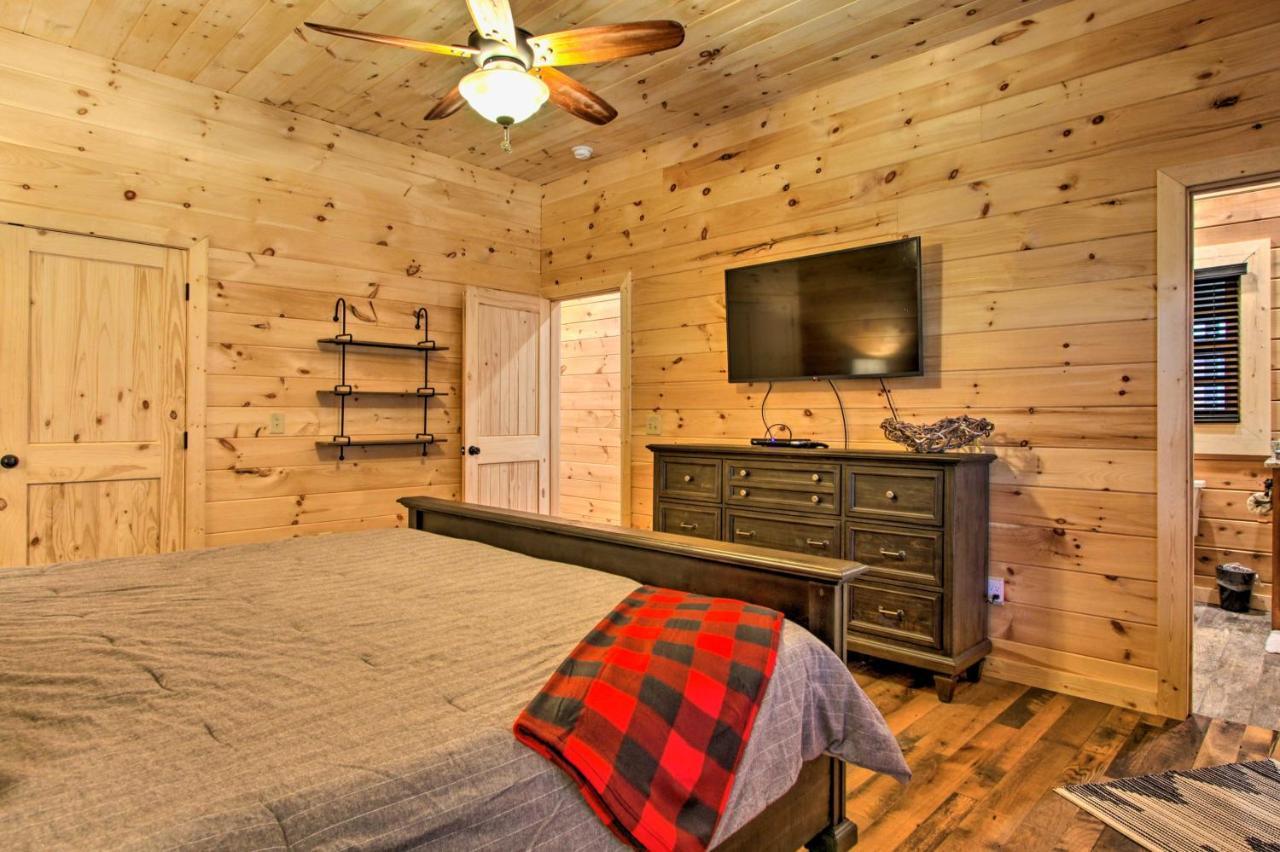 Riverfront Cabin With Hot Tub - 3 Miles To Dollywood Pigeon Forge Eksteriør billede