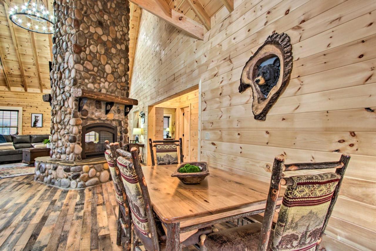 Riverfront Cabin With Hot Tub - 3 Miles To Dollywood Pigeon Forge Eksteriør billede