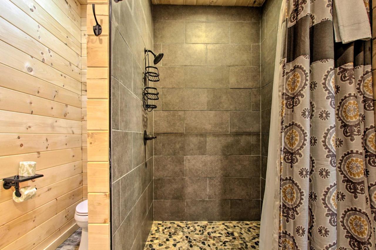 Riverfront Cabin With Hot Tub - 3 Miles To Dollywood Pigeon Forge Eksteriør billede