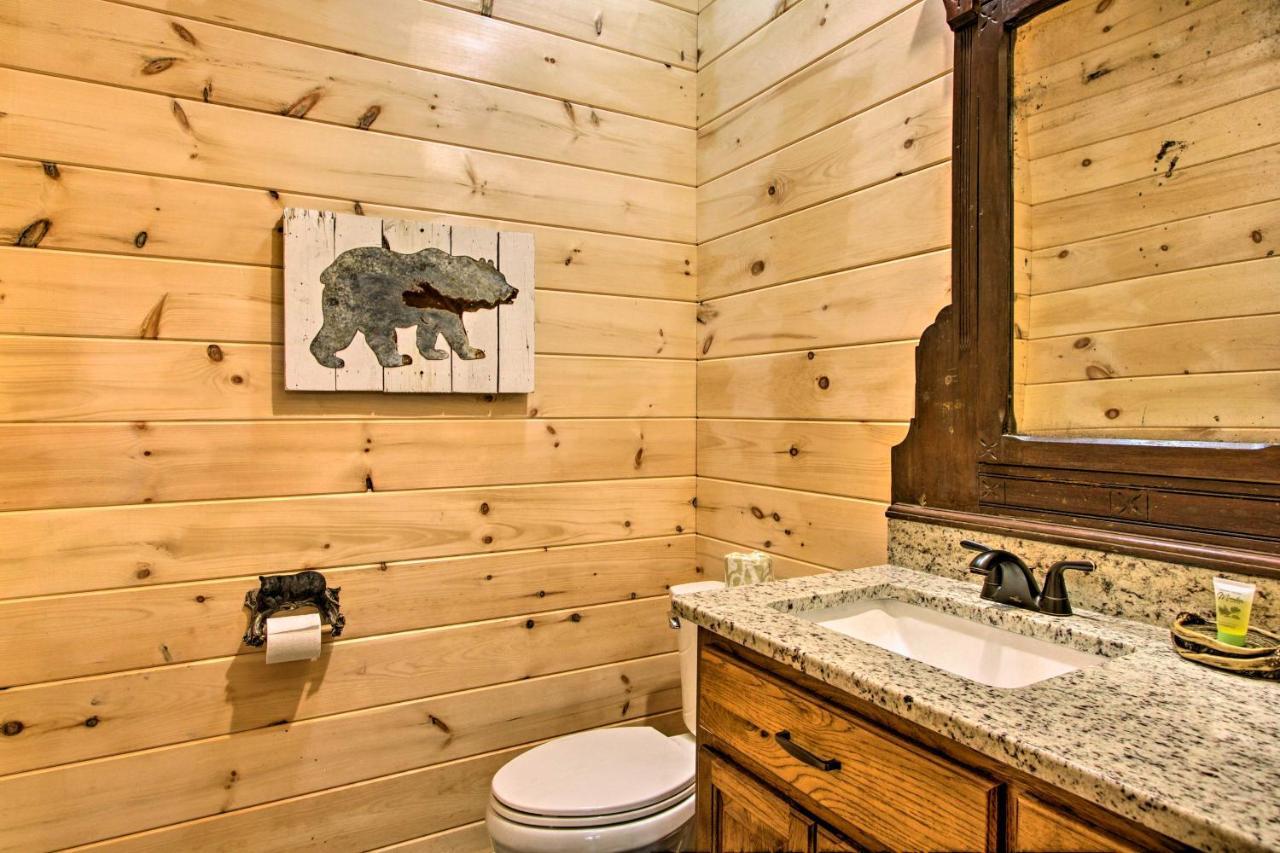 Riverfront Cabin With Hot Tub - 3 Miles To Dollywood Pigeon Forge Eksteriør billede