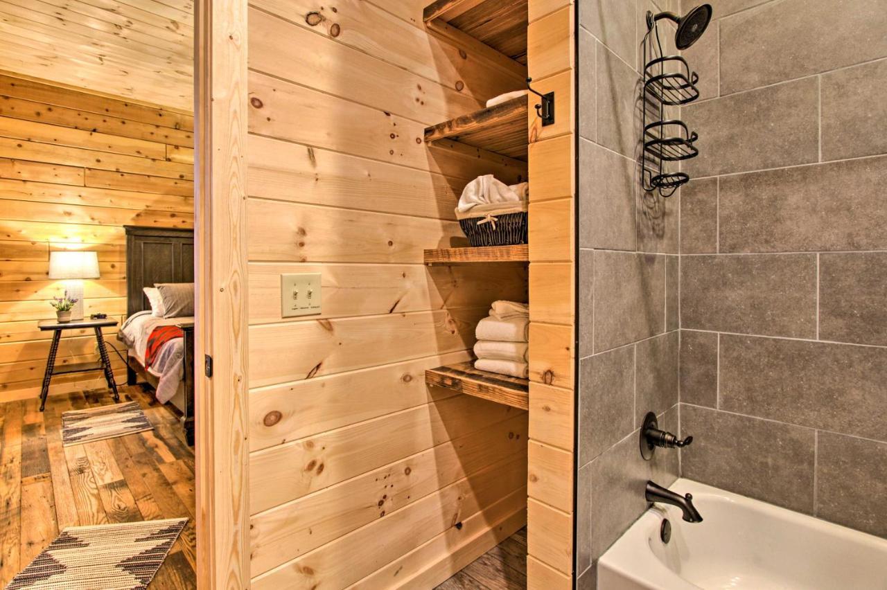 Riverfront Cabin With Hot Tub - 3 Miles To Dollywood Pigeon Forge Eksteriør billede