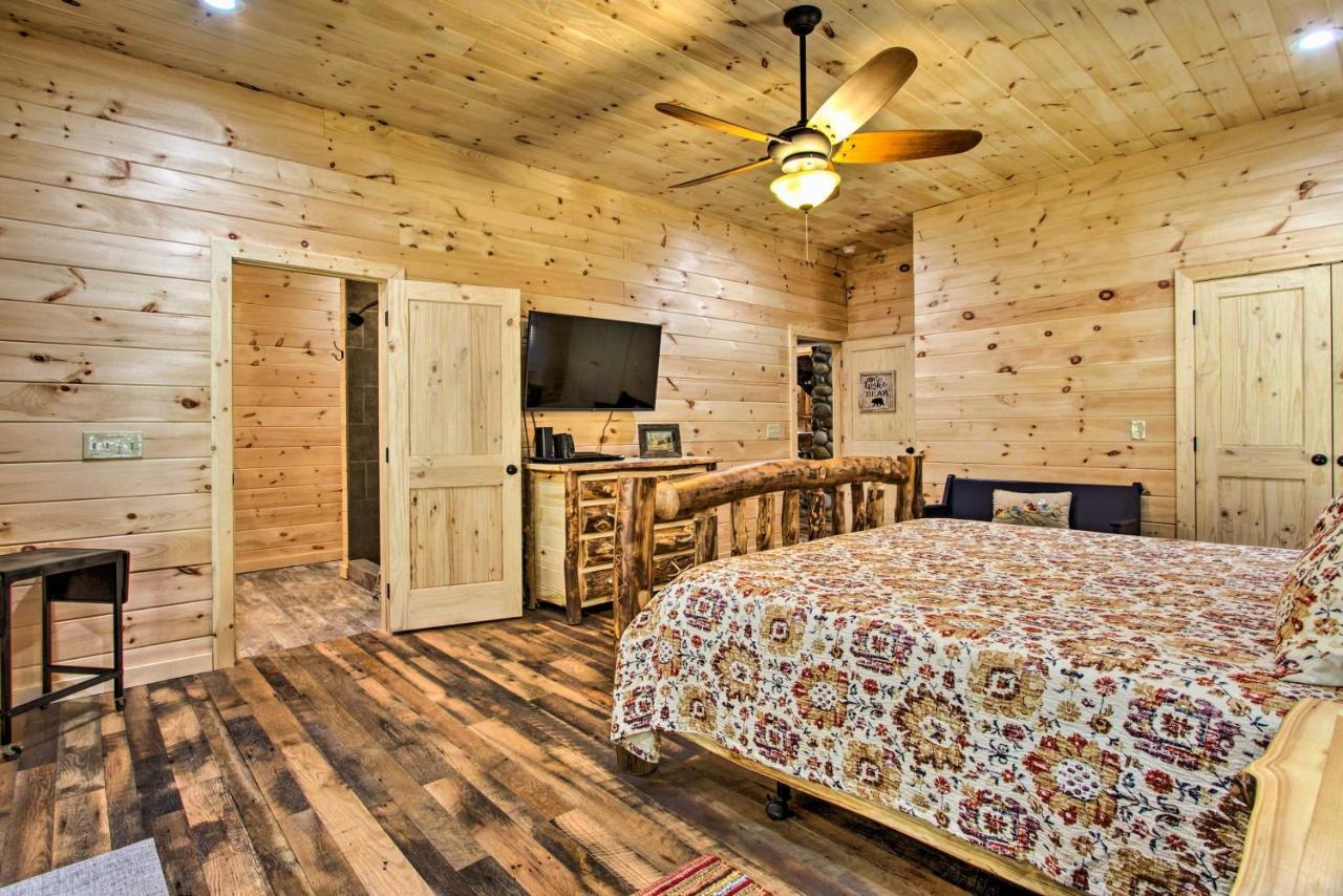 Riverfront Cabin With Hot Tub - 3 Miles To Dollywood Pigeon Forge Eksteriør billede