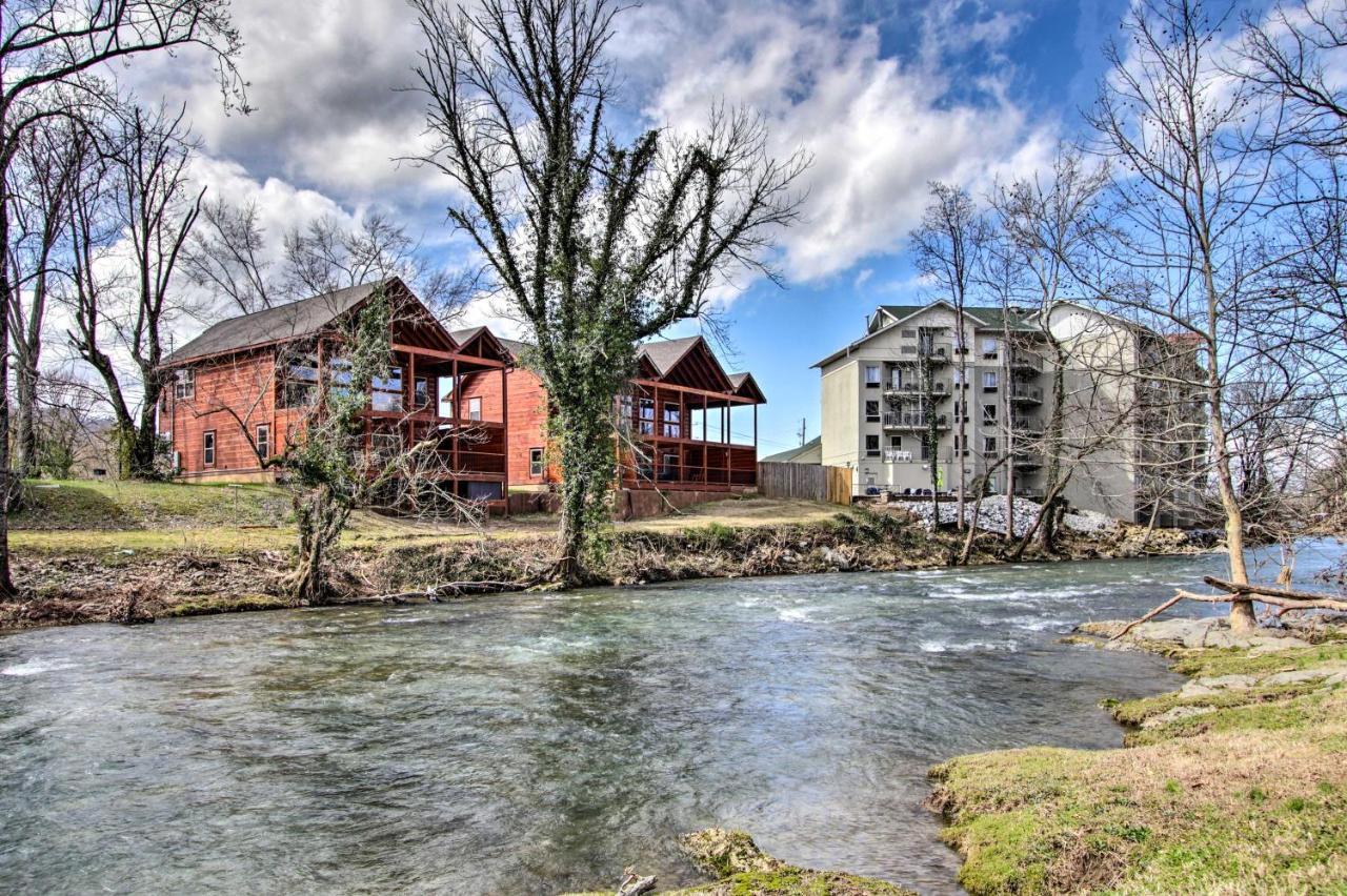 Riverfront Cabin With Hot Tub - 3 Miles To Dollywood Pigeon Forge Eksteriør billede