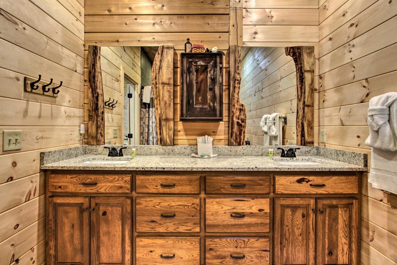 Riverfront Cabin With Hot Tub - 3 Miles To Dollywood Pigeon Forge Eksteriør billede