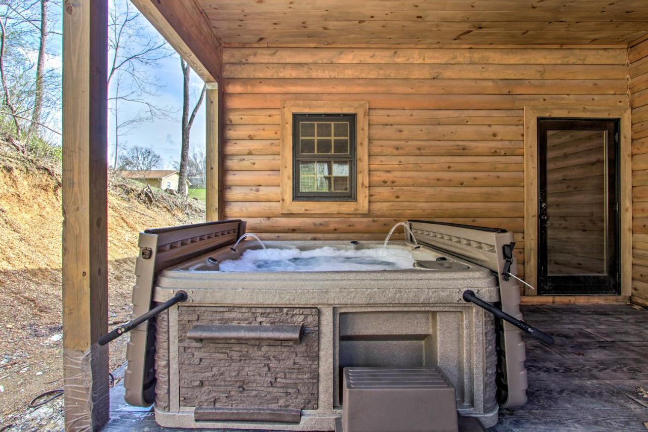 Riverfront Cabin With Hot Tub - 3 Miles To Dollywood Pigeon Forge Eksteriør billede