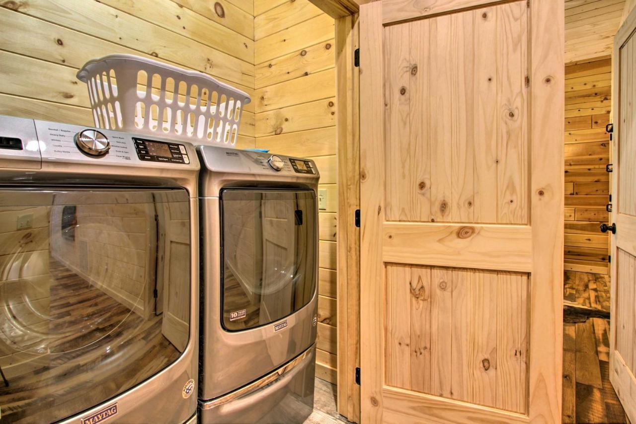 Riverfront Cabin With Hot Tub - 3 Miles To Dollywood Pigeon Forge Eksteriør billede